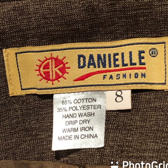 Size 8 ladies brown suit jacket. - Picture 5 of 6